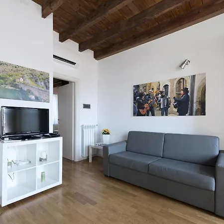 La Maison Del Capestrano * Milán