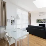 La Maison Del Capestrano * ميلان